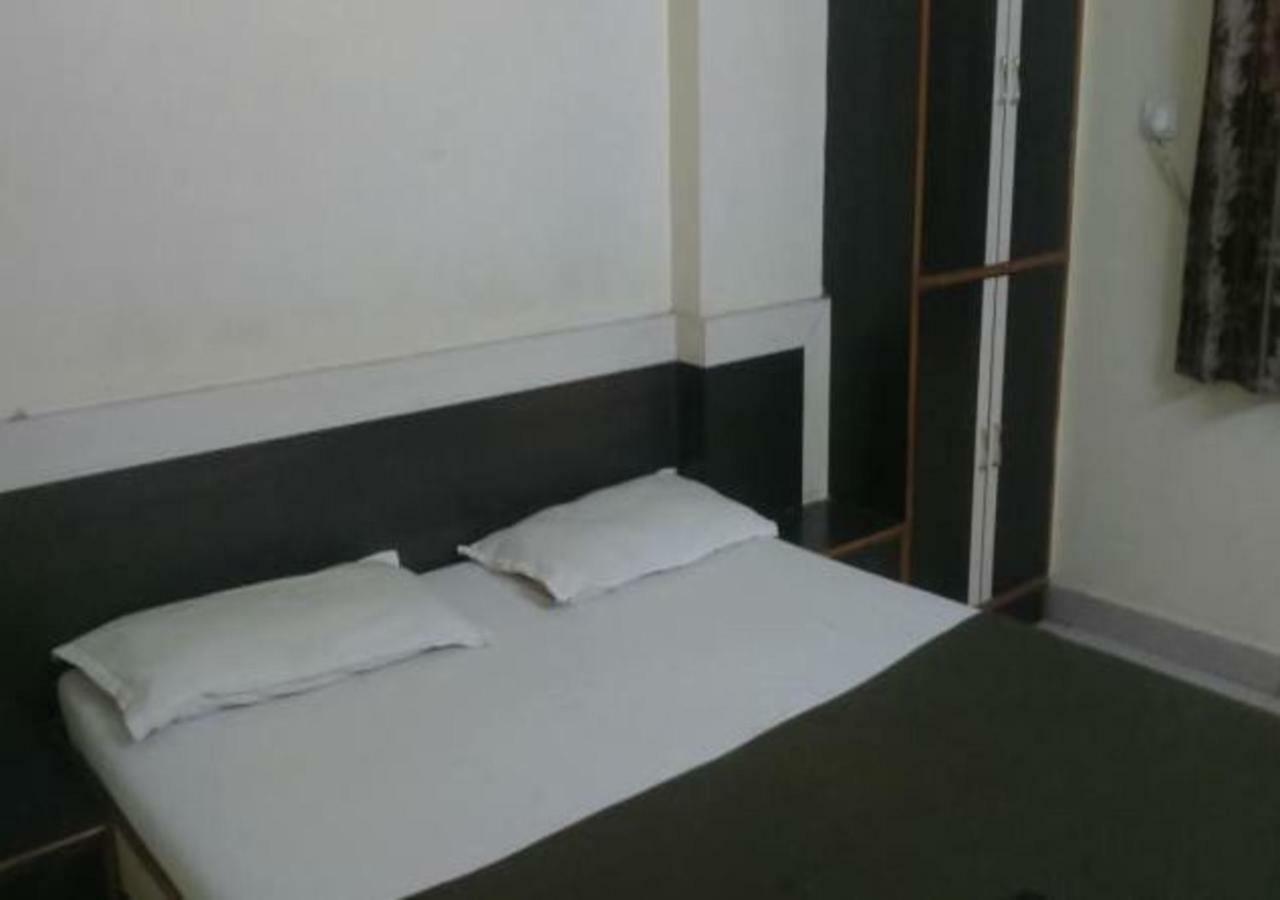 Hotel Sai Ganesh Širdi Exteriér fotografie